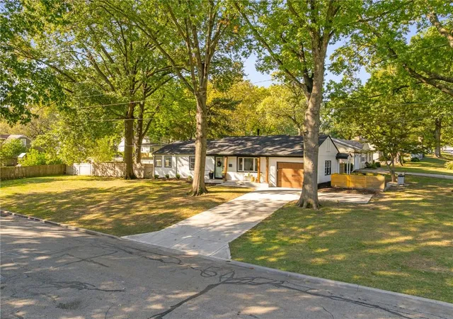 Photo 4 of Sale Pending at 6126 Granada St, Fairway, KS 66205 | MLS# 2646216 | Listing updated on 2026-10-17