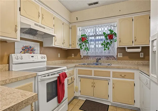Photo 4 of Single family home for sale at 2467 Brookside Dr, Lawrence, KS 66047 | MLS# 2646221 | Listing updated on 2026-10-09