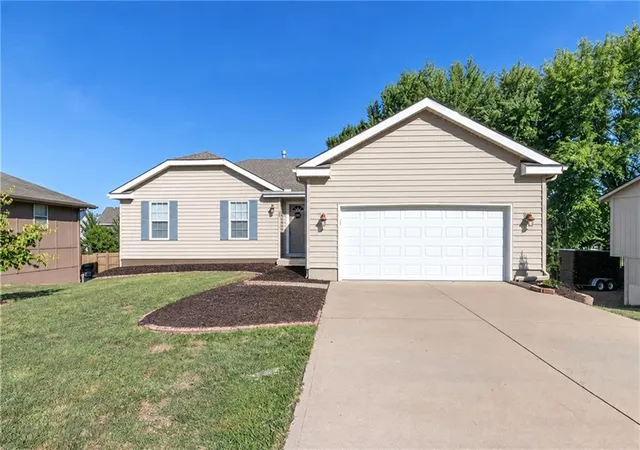 Single family home for sale at 300 NE 6th Street, Blue Springs, MO 64014 | MLS# 2646222