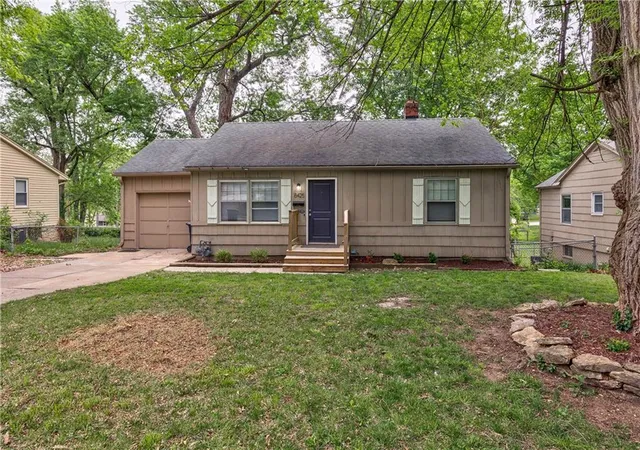 Photo 2 of Single family home for sale at 8425 Boone St, Kansas City, MO 64114 | MLS# 2646223 | Listing updated on 2026-10-20