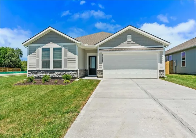 Single family home for sale at 4004 NE Apple Grv Dr, Lees Summit, MO 64064 | MLS# 2646224