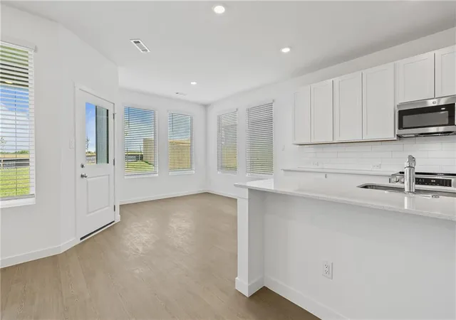 Photo 3 of Single family home for sale at 4004 NE Apple Grv Dr, Lees Summit, MO 64064 | MLS# 2646224 | Listing updated on 2026-10-08