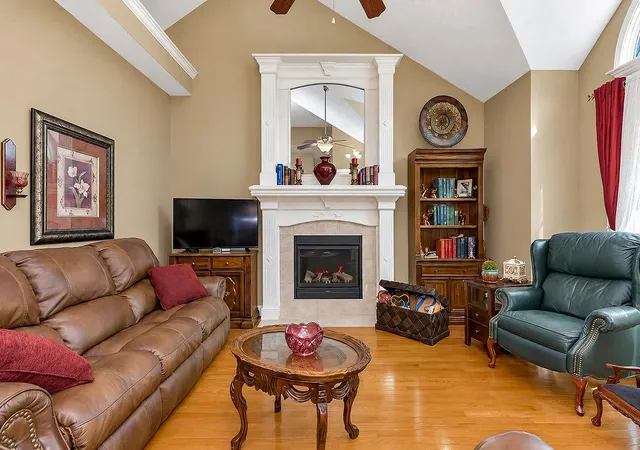 Photo 4 of Single family home for sale at 993 Sicklebar Dr, Peculiar, MO 64078 | MLS# 2646229 | Listing updated on 2026-10-13
