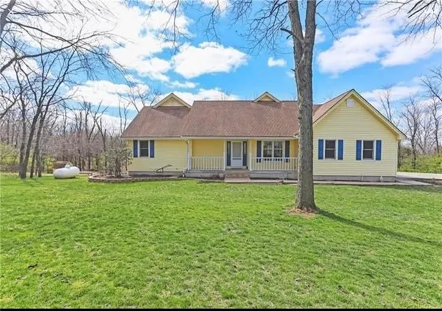 Single family home for sale at 7955 NW Bridle Parc Ln, Kansas City, MO 64152 | MLS# 2646233