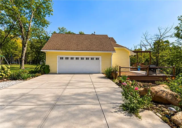 Photo 2 of Single family home for sale at 7955 NW Bridle Parc Ln, Kansas City, MO 64152 | MLS# 2646233 | Listing updated on 2026-10-10
