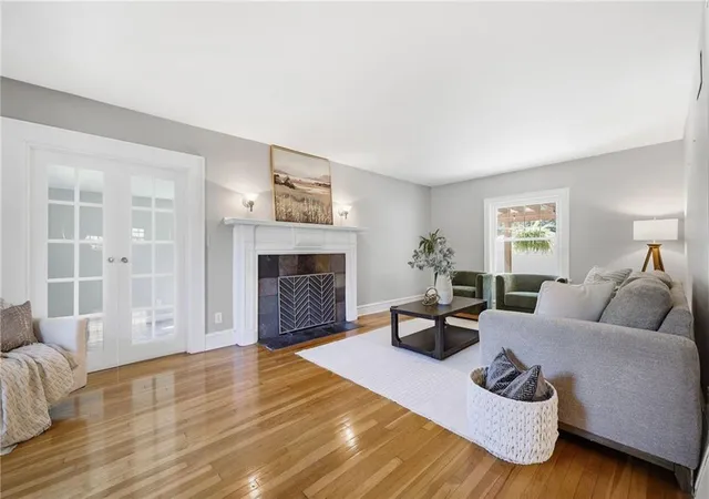 Photo 3 of Single family home for sale at 6124 Oak St, Kansas City, MO 64113 | MLS# 2646246 | Listing updated on 2026-10-09
