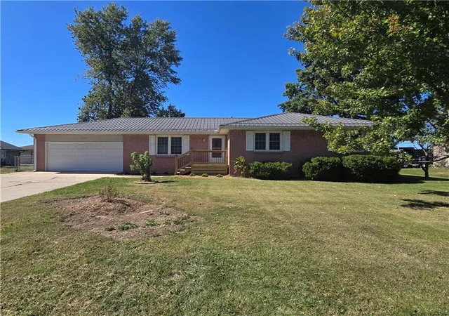 Photo 1 of Single family home for sale at 205 S Craig St, Clinton, MO 64735 | MLS# 2646253 | Listing updated on 2026-10-10
