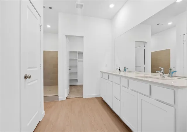 Photo 2 of Single family home for sale at 4008 NE Apple Grv Dr, Lees Summit, MO 64064 | MLS# 2646255 | Listing updated on 2026-10-08