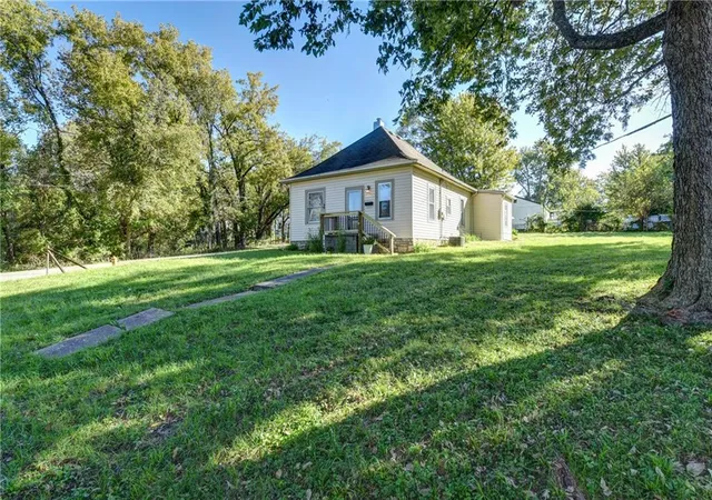 Photo 1 of Single family home for sale at 125 N Overton Ave, Independence, MO 64053 | MLS# 2646256 | Listing updated on 2026-10-09
