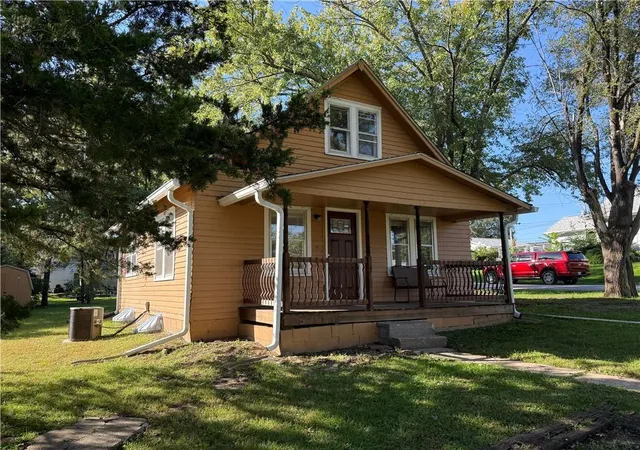 Photo 1 of Single family home for sale at 404 East 4th St, Lawson, MO 64062 | MLS# 2646262 | Listing updated on 2026-10-09