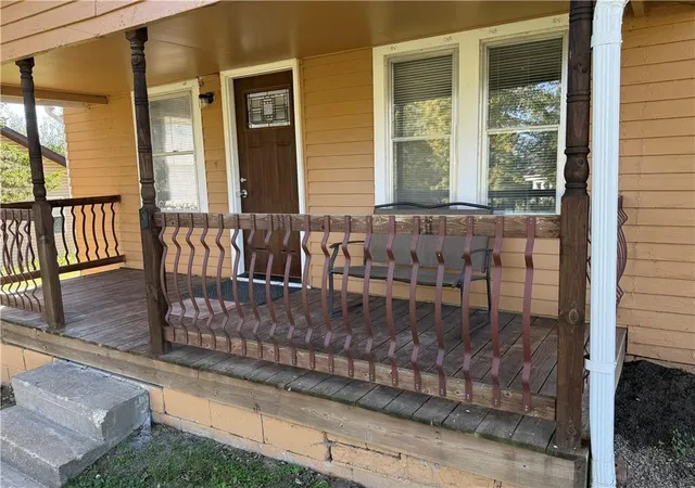 Photo 3 of Single family home for sale at 404 East 4th St, Lawson, MO 64062 | MLS# 2646262 | Listing updated on 2026-10-09
