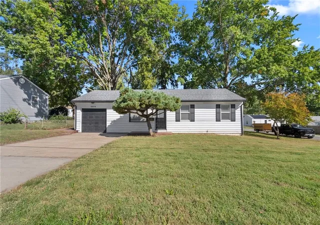 Photo 2 of Single family home for sale at 16618 E Salisbury Rd, Independence, MO 64056 | MLS# 2646264 | Listing updated on 2026-10-09