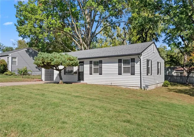 Photo 3 of Single family home for sale at 16618 E Salisbury Rd, Independence, MO 64056 | MLS# 2646264 | Listing updated on 2026-10-09