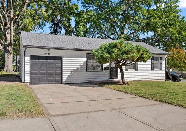 Photo 3 of Single family home for sale at 16618 E Salisbury Rd, Independence, MO 64056 | MLS# 2646264 | Listing updated on 2026-10-09