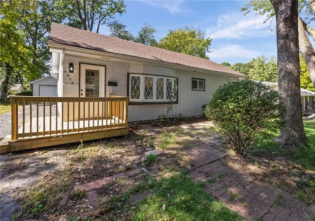 Photo 1 of Single family home for sale at 6912 N Harrison St, Kansas City, MO 64118 | MLS# 2646271 | Listing updated on 2026-10-10