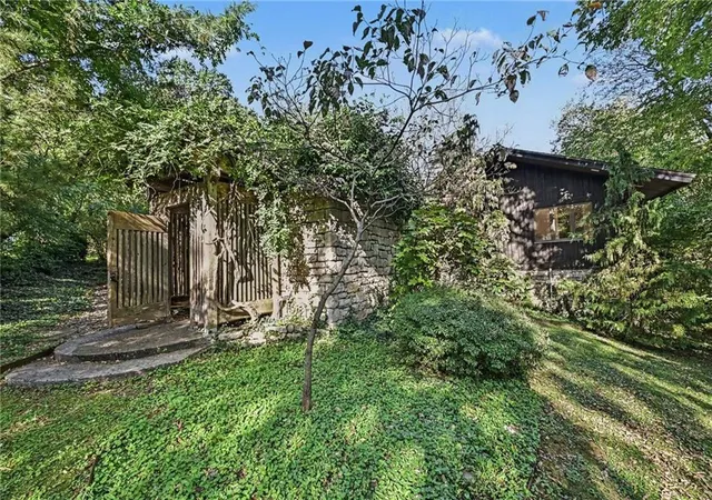 Photo 3 of Single family home for sale at 6501 State Line Rd, Kansas City, MO 64113 | MLS# 2646274 | Listing updated on 2026-10-14