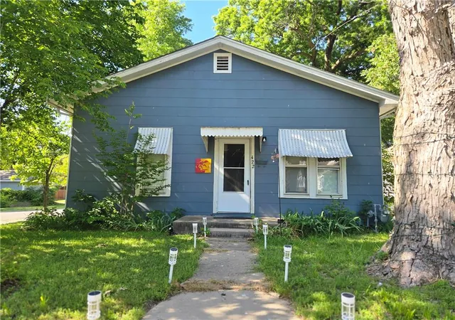 Photo 1 of Single family home for sale at 422 W 9th Street, Pittsburg, KS 66762 | MLS# 2646276 | Listing updated on 2026-10-09