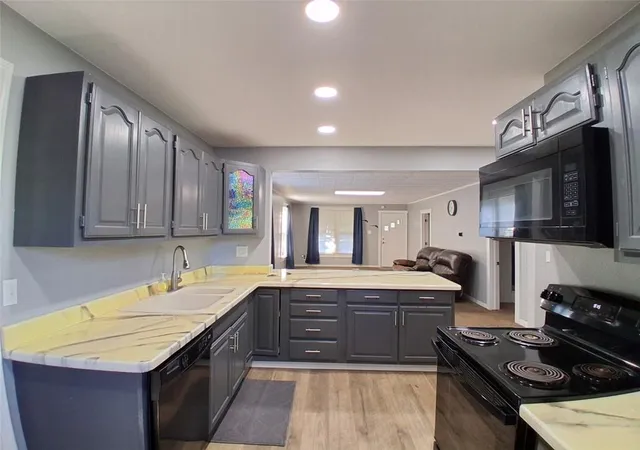 Photo 4 of Single family home for sale at 422 W 9th Street, Pittsburg, KS 66762 | MLS# 2646276 | Listing updated on 2026-10-27