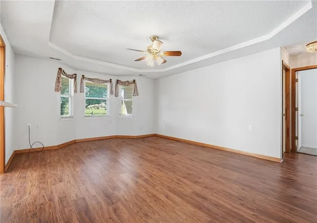 Photo 4 of Single family home for sale at 502 S Saturn Dr, Raymore, MO 64083 | MLS# 2646277 | Listing updated on 2026-10-10
