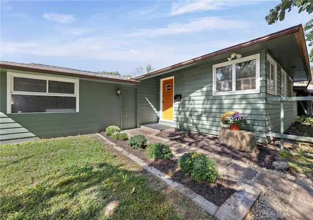 Photo 1 of Single family home for sale at 411 W Sanderson St, Yates Center, KS 66783 | MLS# 2646280 | Listing updated on 2026-10-10