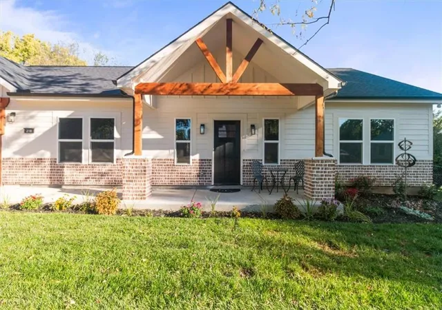 Photo 2 of Single family home for sale at 210 SW 7th Street, Oak Grove, MO 64075 | MLS# 2646281 | Listing updated on 2026-10-08