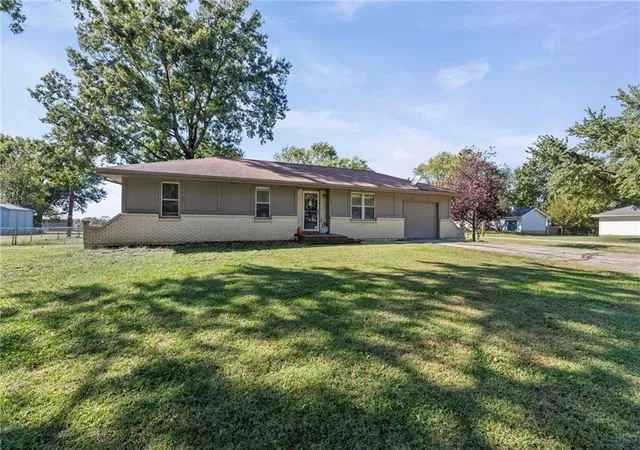 Single family home for sale at 903 Oak St, Overbrook, KS 66524 | MLS# 2646283