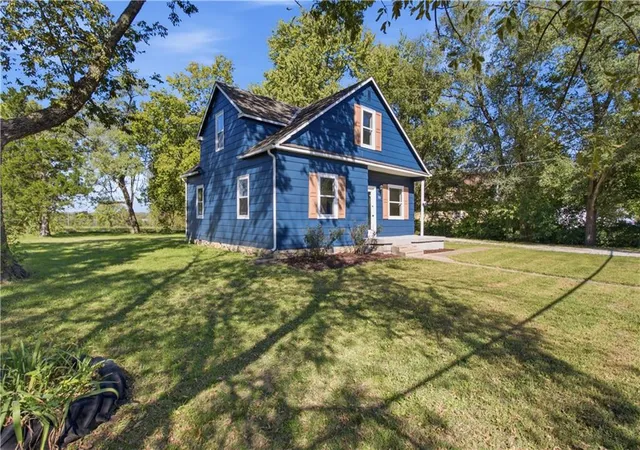 Photo 3 of Single family home for sale at 204 W Nelson St, Edgerton, KS 66021 | MLS# 2646286 | Listing updated on 2026-10-10