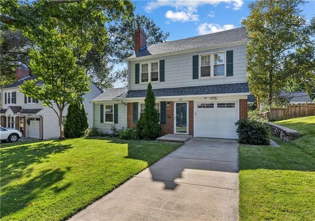 Photo 3 of Single family home for sale at 635 E 65th Street, Kansas City, MO 64131 | MLS# 2646287 | Listing updated on 2026-10-20