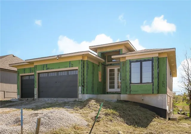 Photo 1 of Single family home for sale at 905 Savannah Ln, Greenwood, MO 64034 | MLS# 2646288 | Listing updated on 2026-10-09