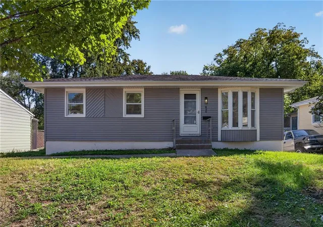 Photo 2 of Single family home for sale at 4909 N Manchester Ave, Kansas City, MO 64119 | MLS# 2646289 | Listing updated on 2026-10-10