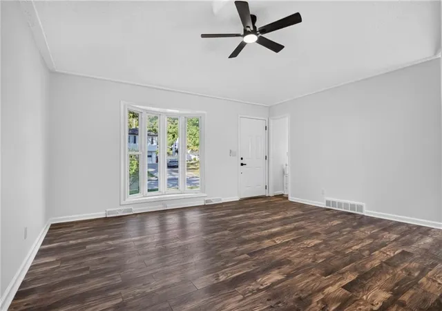 Photo 4 of Single family home for sale at 4909 N Manchester Ave, Kansas City, MO 64119 | MLS# 2646289 | Listing updated on 2026-10-10