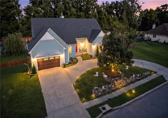 Single family home for sale at 7407 Marion Ave, Kansas City, MO 64133 | MLS# 2646291