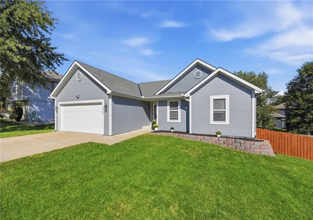 Photo 2 of Single family home for sale at 1603 Clear Crk Dr, Kearney, MO 64060 | MLS# 2646293 | Listing updated on 2026-10-09
