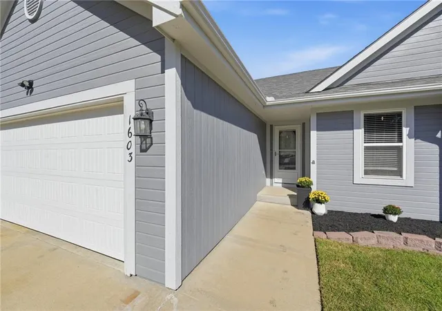 Photo 3 of Single family home for sale at 1603 Clear Crk Dr, Kearney, MO 64060 | MLS# 2646293 | Listing updated on 2026-10-09
