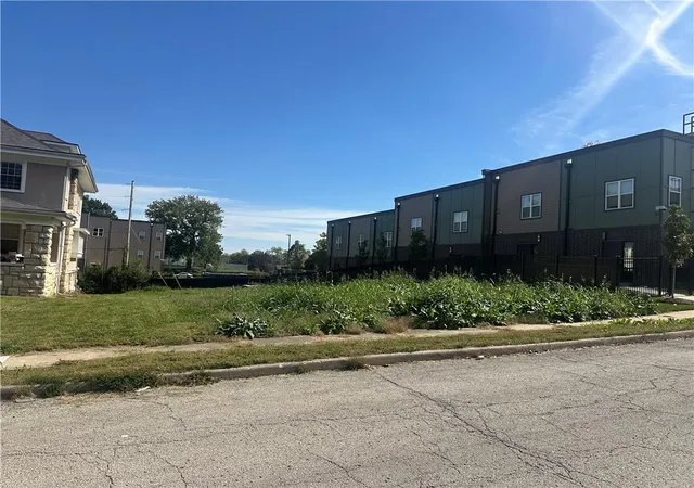 Photo 2 of Land for sale at 2737 Forest Ave, Kansas City, MO 64109 | MLS# 2646297 | Listing updated on 2026-10-12
