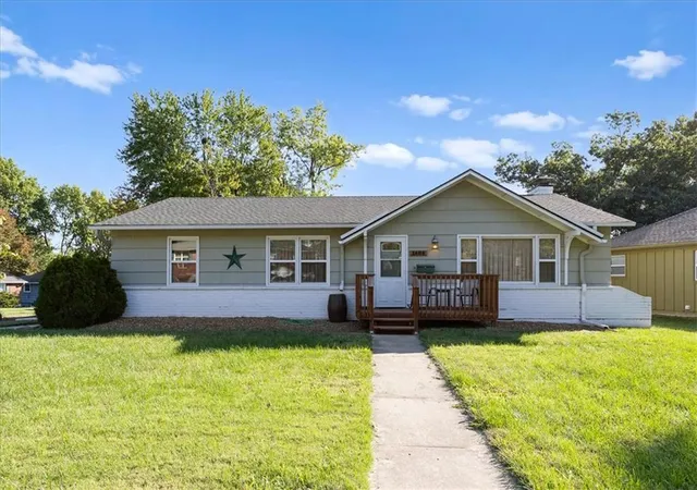 Single family home for sale at 1606 NE 68th Place, Kansas City, MO 64118 | MLS# 2646302