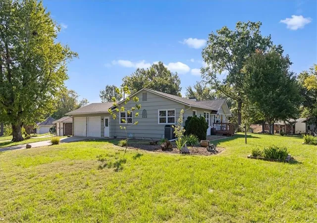 Photo 3 of Single family home for sale at 1606 NE 68th Place, Kansas City, MO 64118 | MLS# 2646302 | Listing updated on 2026-10-09