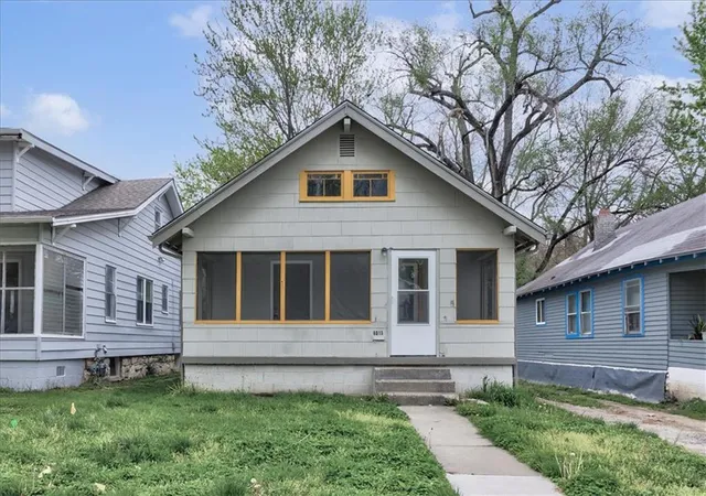 Single family home for sale at 6015 Park Ave, Kansas City, MO 64130 | MLS# 2646308