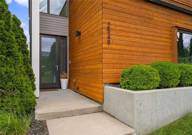 Photo 3 of Single family home for sale at 2549 Tracy Ave, Kansas City, MO 64108 | MLS# 2646314 | Listing updated on 2026-10-09
