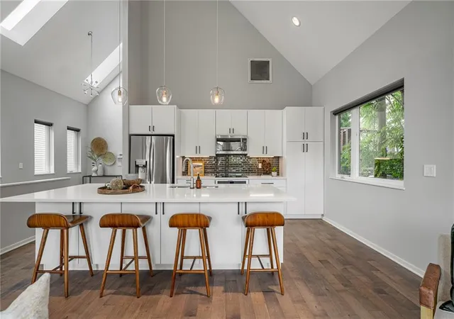 Photo 2 of Single family home for sale at 2549 Tracy Ave, Kansas City, MO 64108 | MLS# 2646314 | Listing updated on 2026-10-14