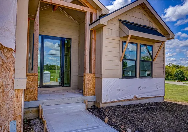 Photo 2 of Single family home for sale at 13 Red Fox Cir, Lake Winnebago, MO 64034 | MLS# 2646315 | Listing updated on 2026-10-10