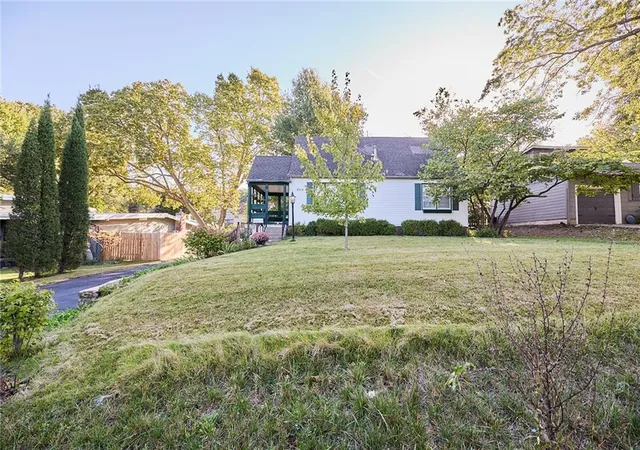Photo 3 of Single family home for sale at 3119 S 9th Place, Kansas City, KS 66103 | MLS# 2646320 | Listing updated on 2026-10-09