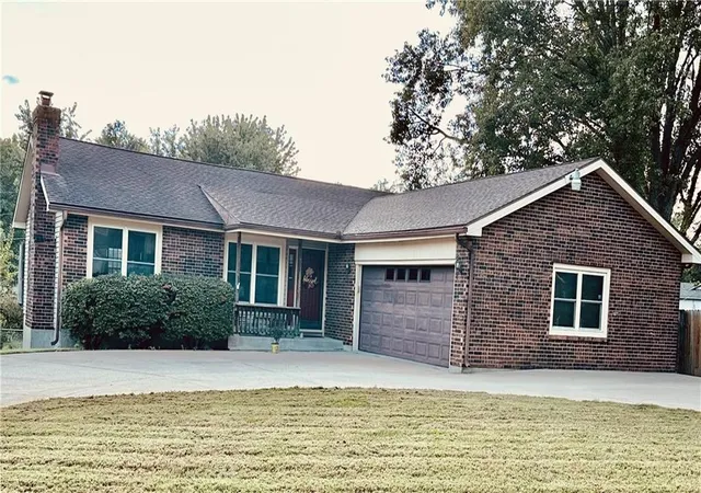 Single family home for sale at 120 Ferncliff St, Lansing, KS 66043 | MLS# 2646322