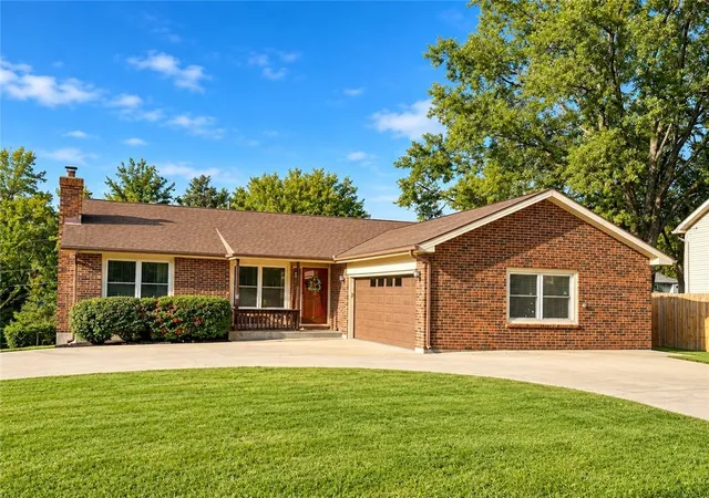 Photo 1 of Single family home for sale at 120 Ferncliff St, Lansing, KS 66043 | MLS# 2646322 | Listing updated on 2026-10-11