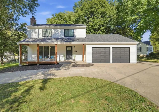 Single family home for sale at 212 W Walnut St, Belton, MO 64012 | MLS# 2646324