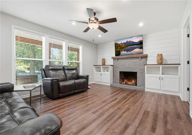 Photo 4 of Single family home for sale at 212 W Walnut St, Belton, MO 64012 | MLS# 2646324 | Listing updated on 2026-10-09