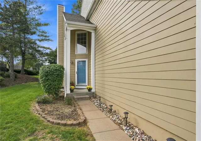 Photo 3 of Townhouse for sale at 9401 W 120th Street, Overland Park, KS 66213 | MLS# 2646328 | Listing updated on 2026-10-21