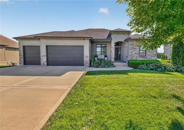 Single family home for sale at 4316 S Stone Cyn Dr, Blue Springs, MO 64015 | MLS# 2646330
