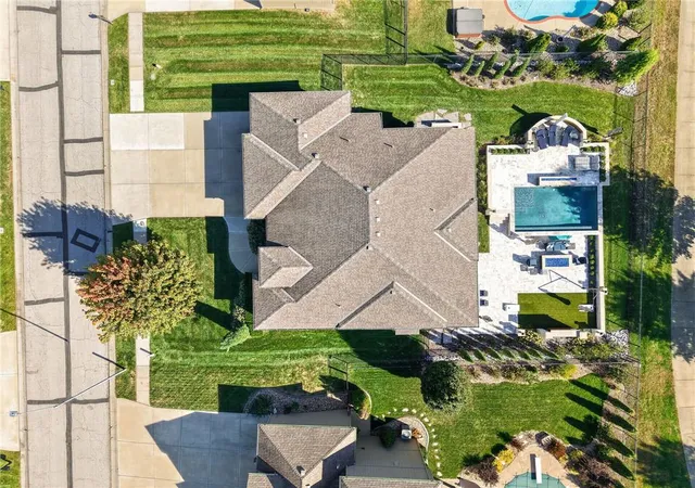 Photo 3 of Single family home for sale at 4316 S Stone Cyn Dr, Blue Springs, MO 64015 | MLS# 2646330 | Listing updated on 2026-10-09