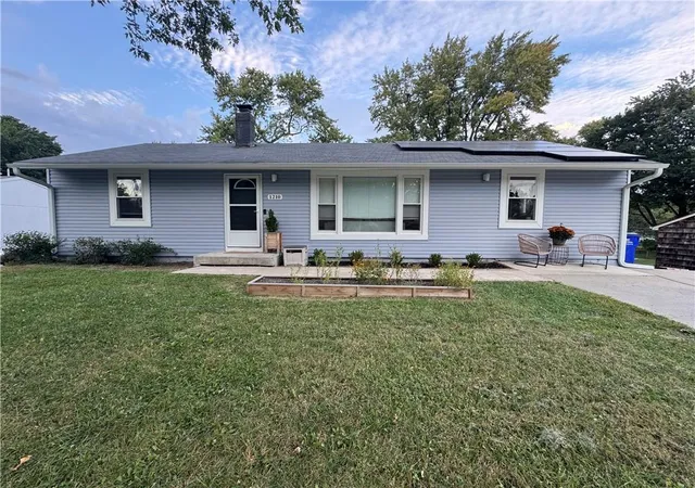 Photo 2 of Single family home for sale at 1210 Ne Shady Ln Dr, Kansas City, MO 64118 | MLS# 2646334 | Listing updated on 2026-10-17